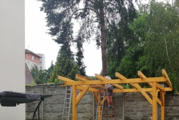 Nová pergola pro Chráněné bydlení